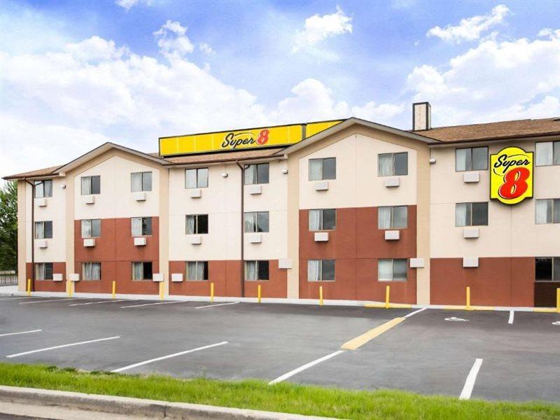 Super 8 By Wyndham Chester/Richmond Area Exterior photo